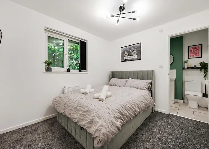 Luxury City Centre Home With Free Parking